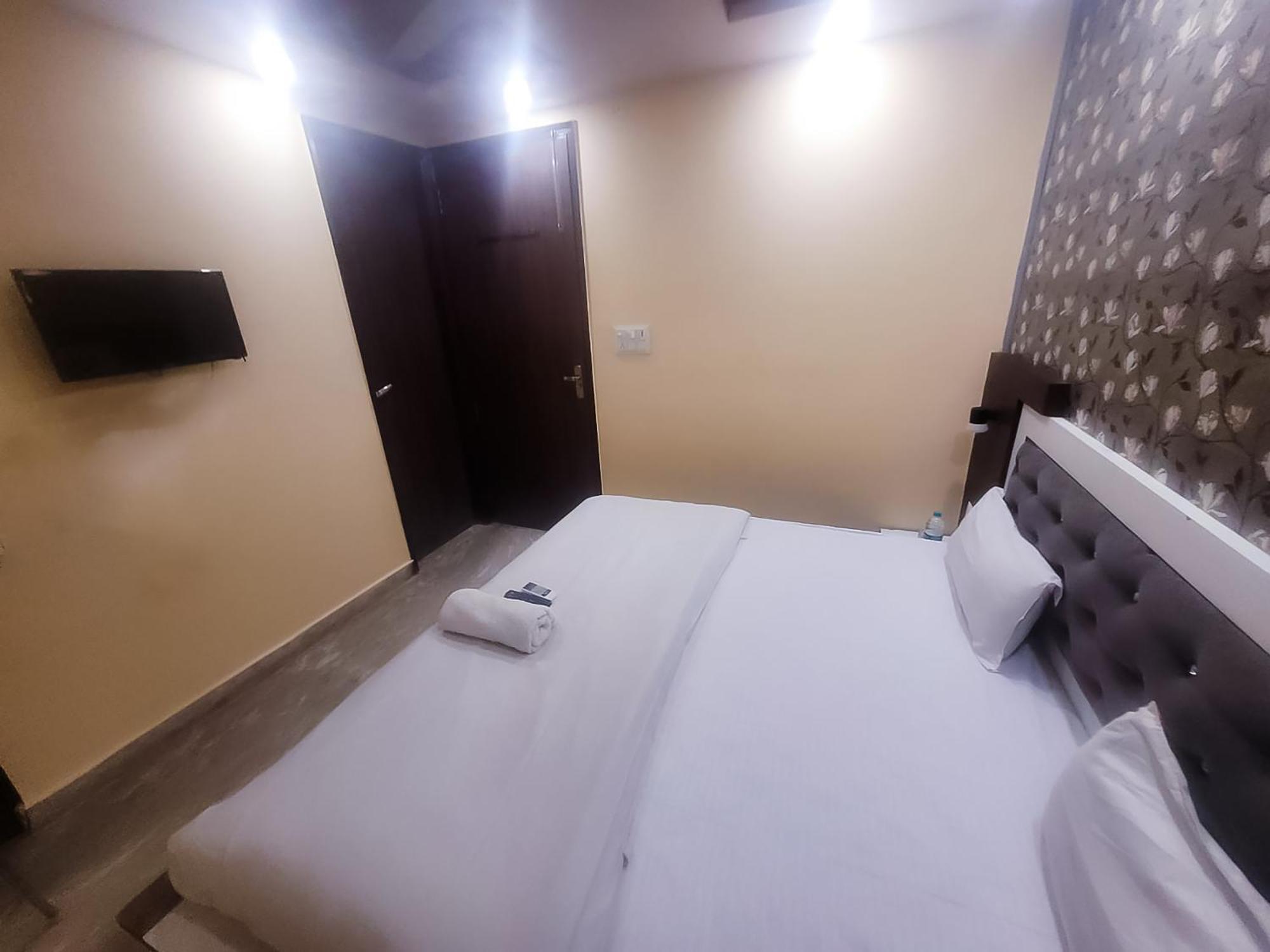 Hotel Green Palace - Jagat Puri Нью-Дели Экстерьер фото